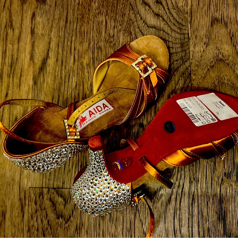 $400 NEW AIDA pro latin DANCE SHOES custom red sole swarovski crystals size 22.5
